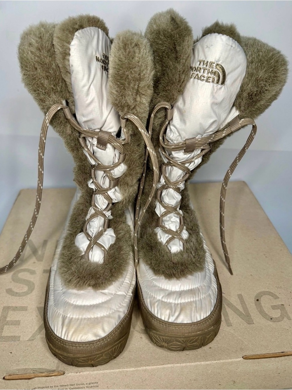 Moon Boots! North Face Women Nuptse Fur White W/Brown Fur Boots Sz 10